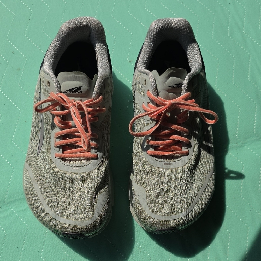 Altra Women's Sneakers in Gray and Pink